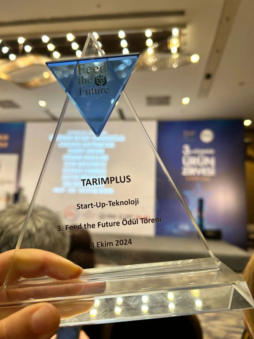 TarımPlus adına düzenlenen 8 Ekim 2024 tarihli Feed the Future Start-Up-Teknoloji ödül kupası